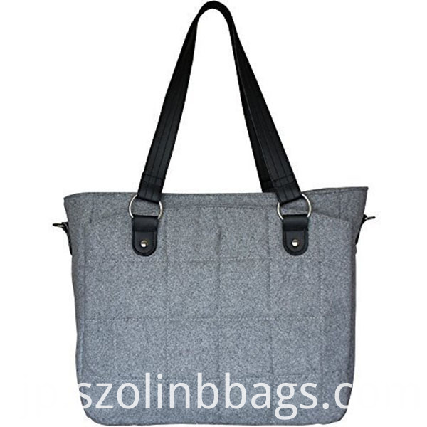 おむつバッグを扱う Handle Diaper Bags